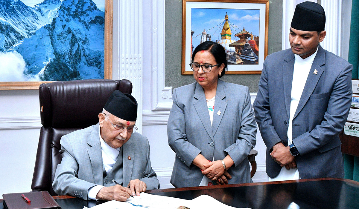 प्रधानमन्त्री ओलीको प्राथमिकतामा पानीजहाज र रेलमार्ग सञ्चालन